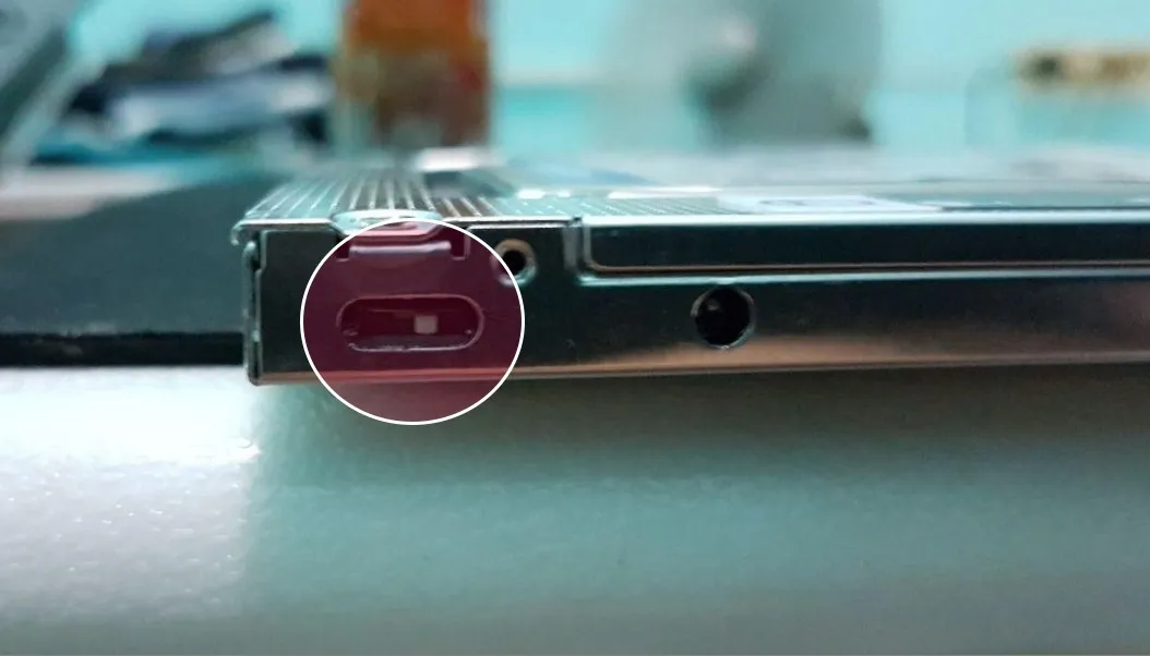 Switch Pada HDD Caddy